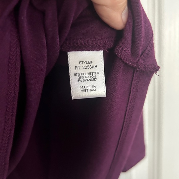 Zenana V-Neck Leo Pocket Top NWOT Size Large LS Plum - Picture 6 of 6